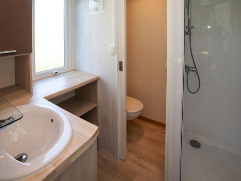 Emplacement - Castel Suite+frigo : emplacement Luxe 180m² avec sanitaire privatifs+frigo 70L, élec 16A