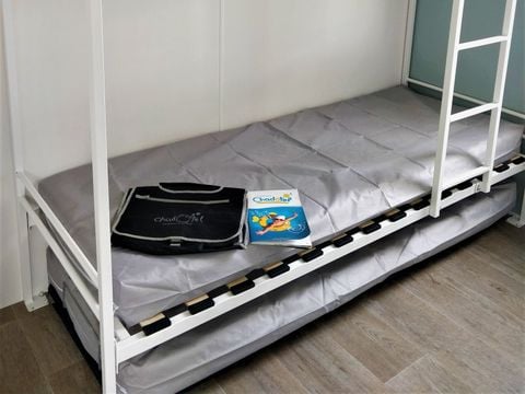 MOBILHOME 4 personnes - 2 chambres (sans sanitaires) 1 couple et 2 enfants de - 40 kgs