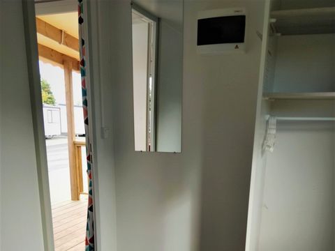 MOBILHOME 4 personnes - 2 chambres (sans sanitaires) 1 couple et 2 enfants de - 40 kgs