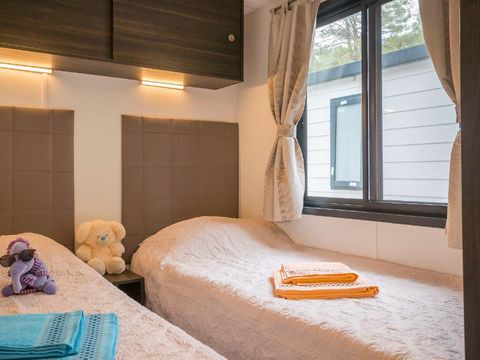MOBILHOME 6 personnes - Premium | 3 Ch. | 6 Pers. | Terrasse surélevée | Clim. | TV