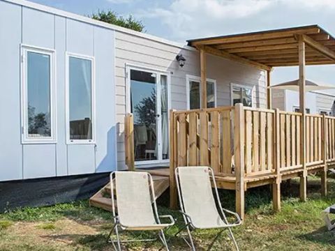 MOBILHOME 6 personnes - Comfort | 2 Chambres | Capacité 4-6 personnes | Terrasse semi couverte | 1 Salle de bain | Climatisation