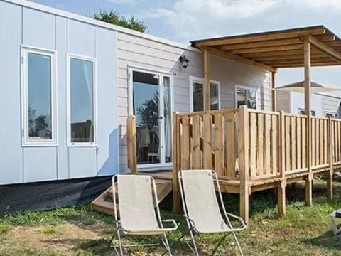 MOBILHOME 6 personnes - Comfort | 2 Chambres | Capacité 4-6 personnes | Terrasse semi couverte | 1 Salle de bain | Climatisation