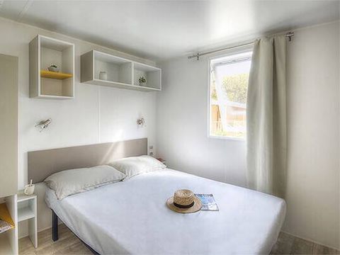 MOBILHOME 5 personnes - Premium | 2 Chambres | Capacité 5 personnes | Terrasse semi couverte | 2 Salles de bain | Climatisation | TV