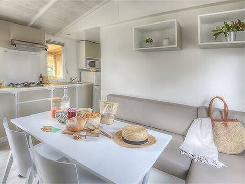 MOBILHOME 5 personnes - Premium | 2 Chambres | Capacité 5 personnes | Terrasse semi couverte | 2 Salles de bain | Climatisation | TV