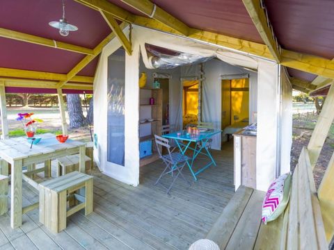 Tente en toile et en bois 4 personnes - FreeFlower 22m² 2 ch - 1 SDB (2016) 4 pers
