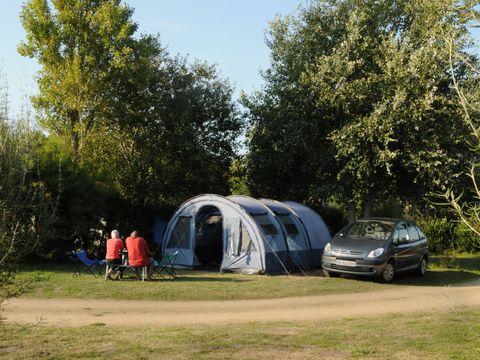 Emplacement - Forfait Nature (1 tente, caravane ou camping-car / 1 voiture)