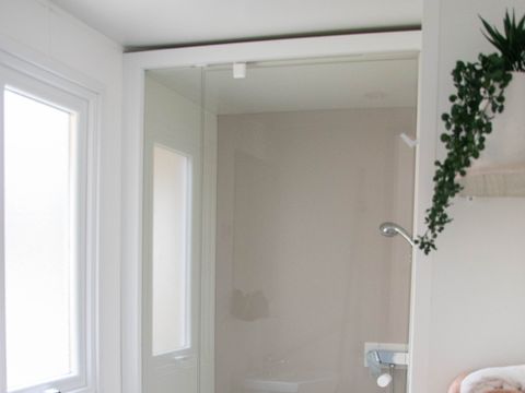 MOBILHOME 6 personnes - 33m² - 3 chambres - terrasse semi couverte