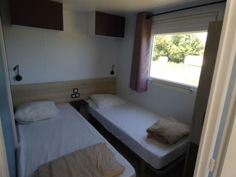 MOBILHOME 4 personnes - 2 chambres.