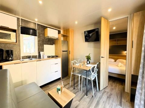 MOBILHOME 6 personnes - 3 Pièces 6 Personnes Climatisé + TV (4 adultes + 2 enfants -12 ans max)