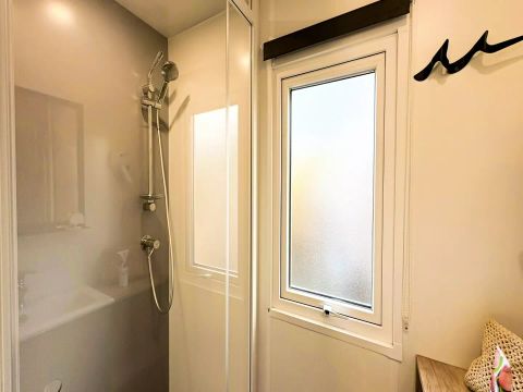 MOBILHOME 6 personnes - 3 Pièces 6 Personnes Climatisé + TV (4 adultes + 2 enfants -12 ans max)