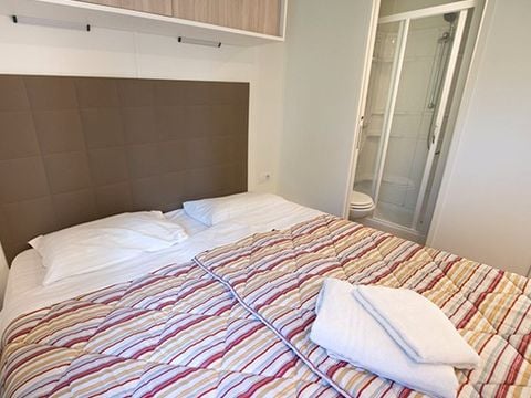 MOBILHOME 6 personnes -  Classic | 3 Ch. | 6 Pers. | Terrasse surélevée non couverte | 1 SDB | Clim.