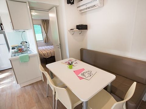 MOBILHOME 6 personnes -  Classic | 3 Ch. | 6 Pers. | Terrasse surélevée non couverte | 1 SDB | Clim.