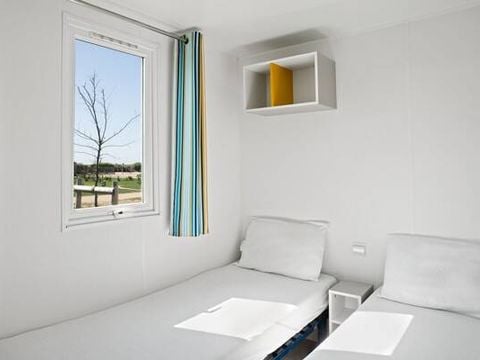 MOBILHOME 6 personnes - Mobil-home | Premium | 3 Ch. | 6 Pers. | Terrasse surélevée non couverte | 1 SDB | Clim.