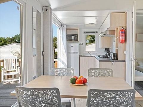 MOBILHOME 6 personnes - Mobil-home | Premium | 3 Ch. | 6 Pers. | Terrasse surélevée non couverte | 1 SDB | Clim.