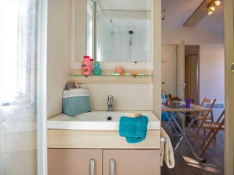 MOBILHOME 4 personnes - Comfort | 2 Ch. | 4 Pers. | Terrasse surélevée non couverte | 2 SDB | Clim.