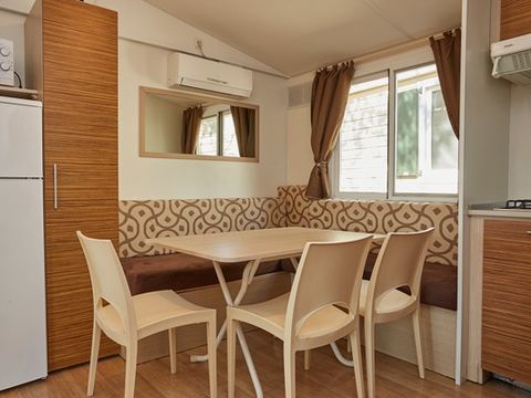 Mobilhome 4 personnes - Classic XL | 2 Ch. | 4 Pers. | Terrasse surélevée | 2 SDB | Clim. | TV