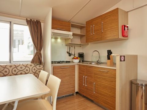 Mobilhome 4 personnes - Mobil-home | Classic XL | 2 Ch. | 4 Pers. | Terrasse surélevée | 2 SDB | Clim. | TV