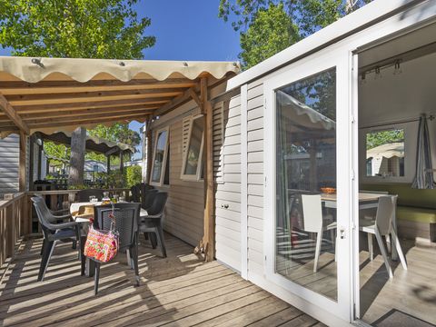 Mobilhome 6 personnes - Comfort XL | 3 Ch. | 6 Pers. | Terrasse surélevée | Clim.
