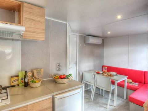 Mobilhome 4 personnes - Mobil-home | Classic | 2 Ch. | 4 Pers. | Terrasse surélevée | 2 SDB | Clim. | TV