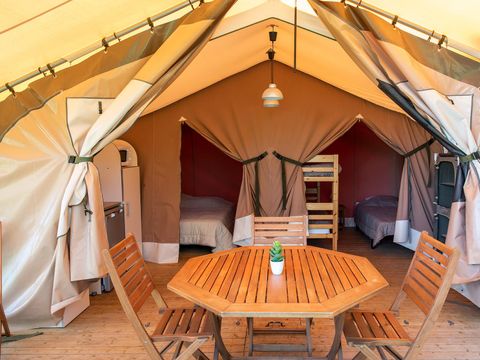 Tente en toile et en bois 5 personnes - Lodge sans sanitaire