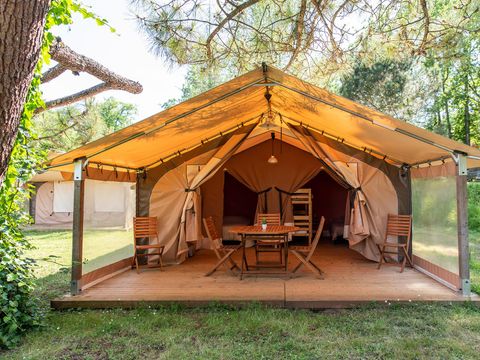Tente en toile et en bois 5 personnes - Lodge sans sanitaire