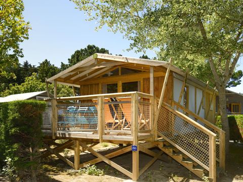 TENTE TOILE ET BOIS 4 personnes - Sweetflower sur pilotis Confort 43m² (2 chambres) + terrasse semi-couverte de 11 m² + TV - 4 pers