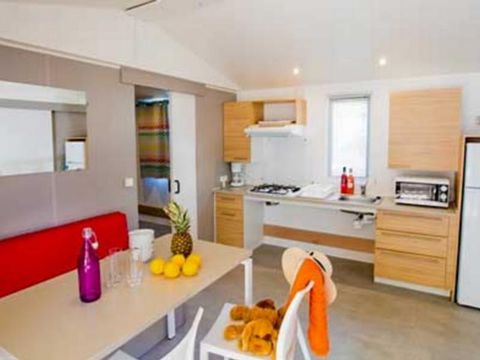 MOBILHOME 4 personnes - Mobil-home Confort 32m² (2chambres) + TV + terrasse - adapté pour personnes à mobilité réduite 