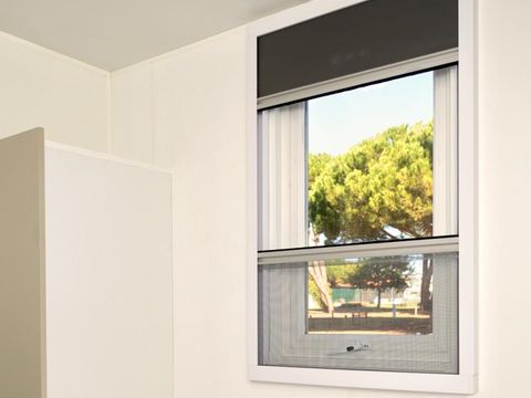 MOBILHOME 6 personnes - Homeflower Premium 35m² (3 chambres) + CLIM + terrasse semi-couverte + TV + draps + serviettes 6 pers.