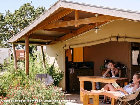 TENTE TOILE ET BOIS 5 personnes - Cabane Cotton Toilée 35m² (2 chambres) + TV + Terrasse semi-couverte