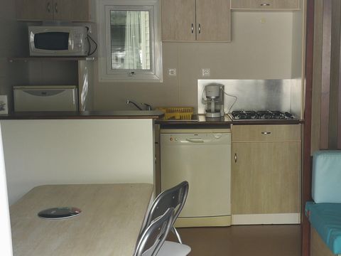 MOBILHOME 6 personnes - Mobilhome DUO - 2 chambres, 2 salles de bain, 2 WC, 1 canapé-lit, lave vaisselle, 43,5m² terrasse comprise 1/6 pers