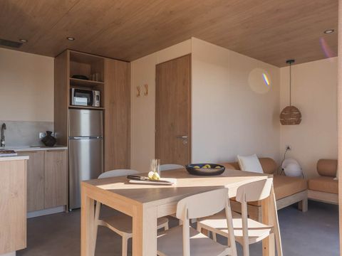 MOBILHOME 4 personnes - Aquitaine Premium vue Lac 29m² 2ch-4p+terrasse couverte+ TV + lave-vaisselle +chiliennes