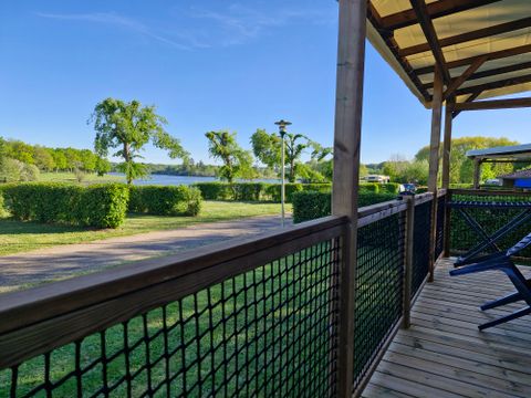 Mobilhome 4 personnes - Aquitaine Premium vue Lac 29m² 2ch-4p+terrasse couverte+ TV + lave-vaisselle +chiliennes