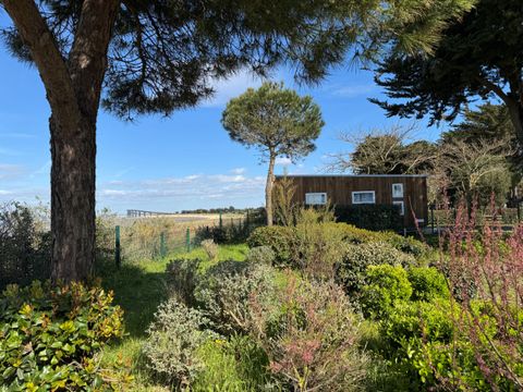 HÉBERGEMENT INSOLITE 2 personnes - Karlotte Vue Mer Premium 23m² -2 ch -Terrasse -TV -Clim - Plancha- avec sanitaires - Prix pour 2 personnes