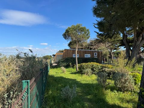 HÉBERGEMENT INSOLITE 2 personnes - Karlotte Vue Mer Premium - 3 chambres -Terrasse -TV -Clim -Plancha -avec sanitaires - Prix pour 2 personnes
