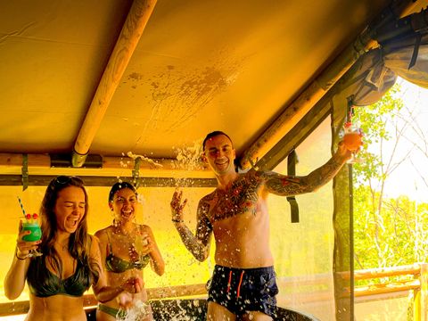 Tente en toile et en bois 7 personnes - Lodge Kenya Premium + bain nordique