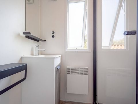 MOBILHOME 8 personnes - Mobil-home | Premium | 4 Ch. | 8 Pers. | Terrasse Lounge | 2 SDB | Clim. | TV