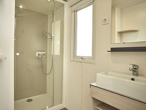 Mobilhome 4 personnes - Mobil-home | Comfort XL | 2 Ch. | 4 Pers. | Terrasse surélevée | Clim. | TV