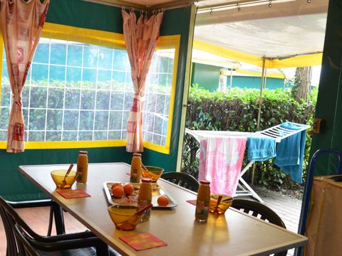 BUNGALOW TOILÉ 4 personnes - Tentes Toilées Standard 25m² 2 chambres sans sanitaire 4 pers