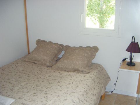CHALET 4 personnes - sur pilotis à 2mètres de hauteur 2/4 places 30m²