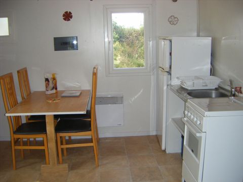 CHALET 4 personnes - sur pilotis à 2mètres de hauteur 2/4 places 30m²