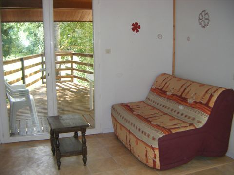 CHALET 4 personnes - sur pilotis à 2mètres de hauteur 2/4 places 30m²