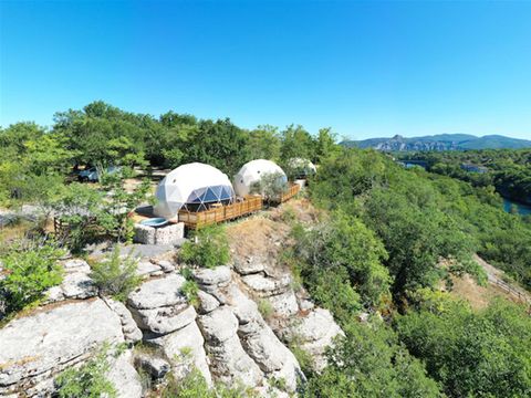 Insolite 4 personnes - Bulle Insolite et SPA Premium