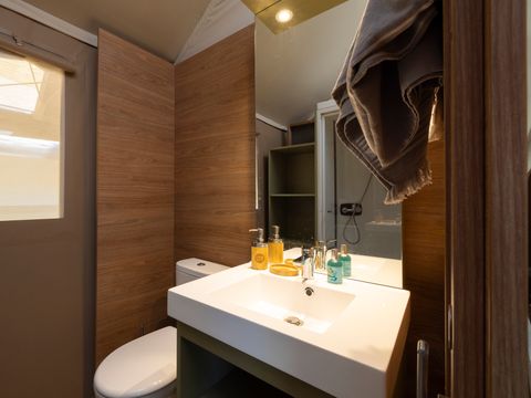 Tente en toile et en bois 4 personnes - Jungle Lodge 2ch - SDB