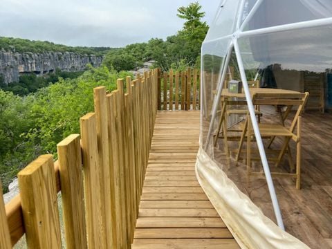 HÉBERGEMENT INSOLITE 4 personnes - Bulle Insolite et SPA Premium Sérénité