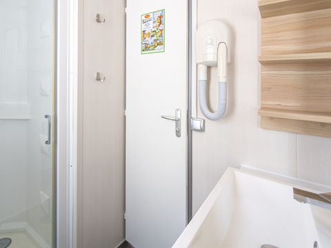 MOBILHOME 4 personnes - Supérieur 36m² / 2 chambres / 2 salles d'eau / clim