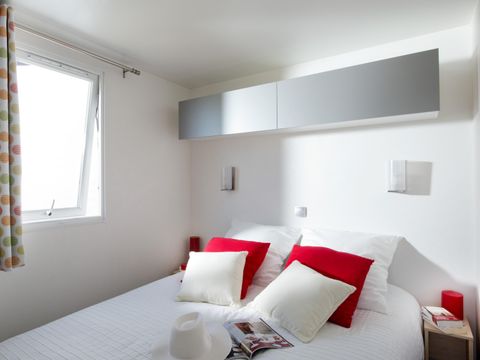 MOBILHOME 4 personnes - Face Confort 25m² (2 chambres) + TV + Terrasse intégrée - Arrivée Dimanche