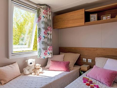 MOBILHOME 6 personnes - Premium 32m² (3 chambres) + Terrasse couverte + TV + Climatisation