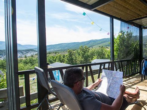 CHALET 5 personnes - Confort "Nouméa" 25m² - 2 chambres (Modèle 1) - Terrasse couverte + TV