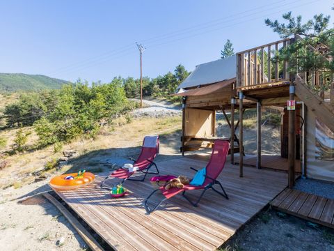 HÉBERGEMENT INSOLITE 6 personnes - Hébergement en hauteur "Le Nid d'Aigle" 44m² - 3 Chambres - Terrasse - LV - Plancha - Accès privé