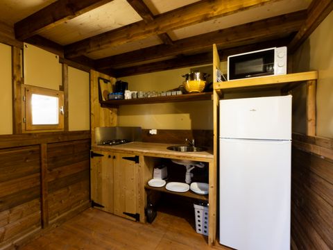 HÉBERGEMENT INSOLITE 6 personnes - Hébergement en hauteur "Le Nid d'Aigle" 44m² - 3 Chambres - Terrasse - LV - Plancha - Accès privé